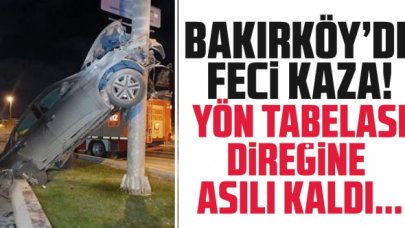 Fatih Günay otomobili ile Bakırköy'de yön tabelası direğine asılı kaldı