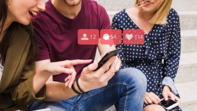 "Başkasının kocasıyla konuştun" deyip kadınlara tuzak kuruyorlar!