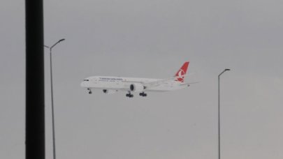 İstanbul'da ilk uçak indi
