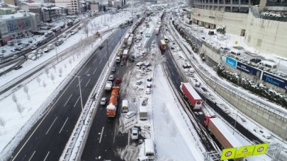 Yolda kalanları kazıkladılar!