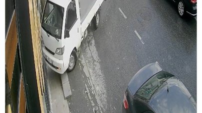 Kamyonet fırına daldı!