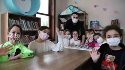 Öğrenciler yarıyıl yorgunluğunu Eğlenceli Çocuk Kütüphanesi’nde atıyor