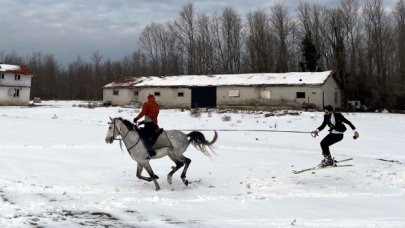 Çatalca'da atlı kayak yaptı