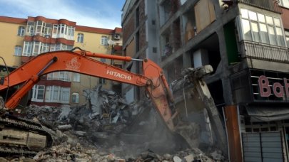 Duvardan çalmışlar!