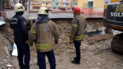 Avcılar'da okulun bahçe duvarı çöktü