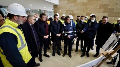 Ayrı gayrı olmadan hizmet ediyorum!