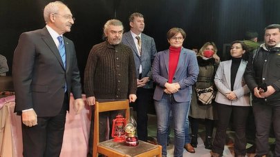 Kılıçdaroğlu Moda Sahnesi'ne kandille geldi