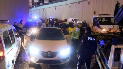 Beşiktaş'ta denetim noktasından kaçmaya çalışan otomobil polislere çarptı