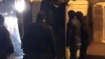 Devrilen kamyondaki yaralılara tekmeli kurtarma operasyonu