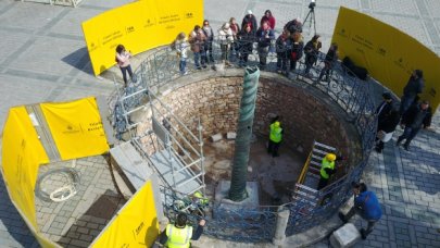 Yılanlı sütun yenileniyor