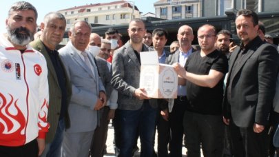 Seyithan İzsiz'den Esenyurt'a iyilik TIR'ları