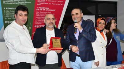 BEYKOMDER'den Barış Kış'a plaket takdimi