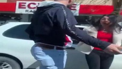 Küçükçekmece'de yol kesip otomobilin camlarını kırdılar