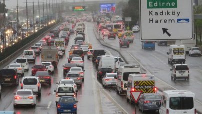 Okulların açılması trafik yoğunluğunu artırdı