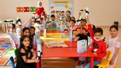 Hem sevindiler hem üzüldüler