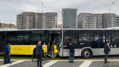 2 metrobüs kafa kafaya çarpıştı!