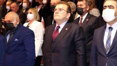 Vecdet Öz: Babalar gibi sattılar!