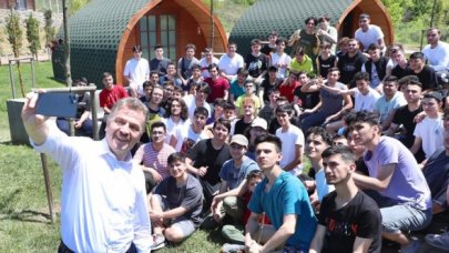 Gençler moral depoladı