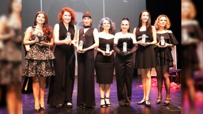 İBB tiyatrosu ödül verdi