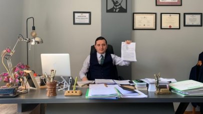 Belediyeye muhalif diye evine giden yola asfalt dökmediler!