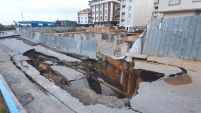 Sultangazi'de yolda çökme