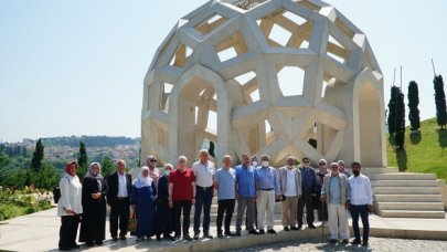 Yaşlılar geziye çıktı