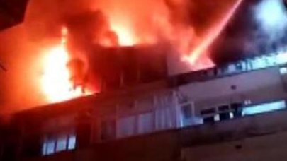 Sancaktepe'de 5 katlı binanın çatısında yangın çıktı