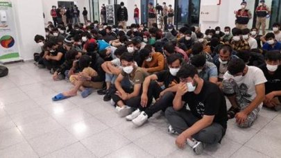 Sınır dışı edilen 221 Afgan uçakla ülkelerine gönderildi