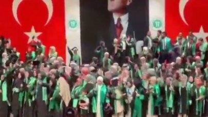 İlahiyat Fakültesi'nde Onuncu Yıl Marşlı, Atatürk bayraklı mezuniyet tören hazımsızlık yarattı!
