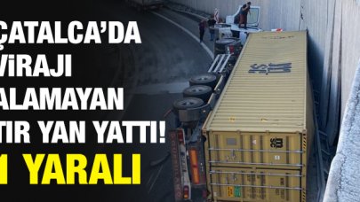 Çatalca'da virajı alamayan TIR devrildi: 1 yaralı