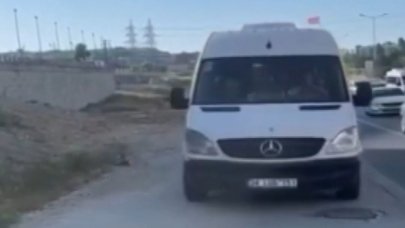 Kaldırımı yola çevirdi