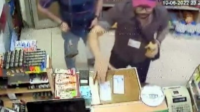 Sahte dövizle dolandırdı