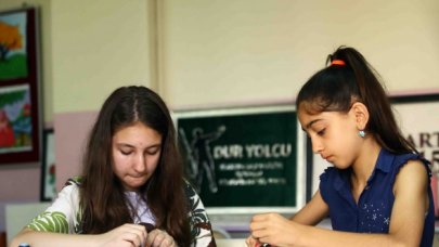 Hem eğleniyor hem kazanıyor