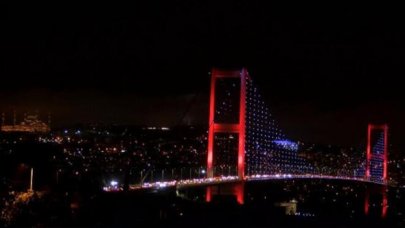 15 Temmuz Şehitler Köprüsü Kabotaj Bayramı nedeniyle ışıklandırıldı