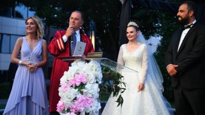 Mutluluğa şahit oldular