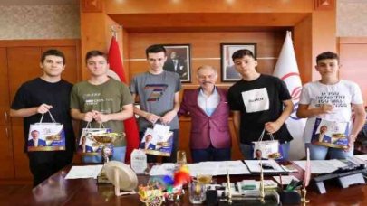 Atila Aydıner şampiyonları ağırladı