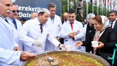 6 noktada 10 bin kişiye aşure