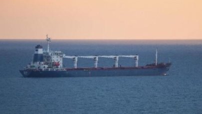 Ukrayna'dan çıkan ilk tahıl yüklü gemi "Razoni" denetim heyetini bekliyor