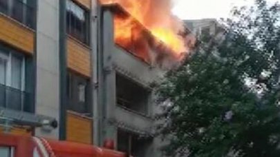 Sultangazi'de bina yandı