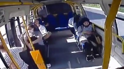 Pendik'te İETT otobüsünün çarptığı minibüste korku dolu anlar