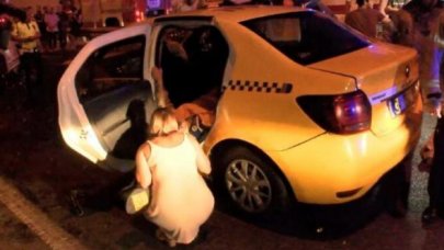 Beşiktaş’ta, navigasyonun ters yola soktuğu otomobil taksiye çarptı: 7 yaralı