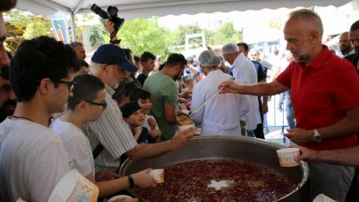 Çekmeköy aşure dağıttı