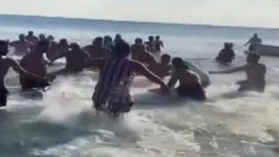 Büyükçekmece'de denizdeki iki grup arasında kavga kamerada