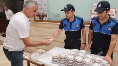 Zeytinburnu aşure geleneğini unutmadı