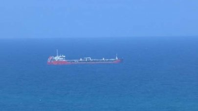Sarıyer açıklarında demirleyen tahıl yüklü gemi denetlenmeyi bekliyor