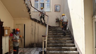 Zeytinburnu Belediyesi'nden Balıklı Rum Hastanesi yangınına müdahale