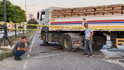 Büyükçekmece'de bisikletiyle TIR'ın altından kalan çocuk ağır yaralandı