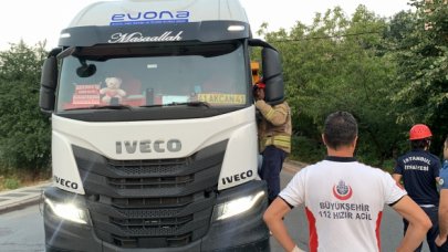Ümraniye'de çalışır halde yol ortasında bıraktığı kamyonda 2 saat uyudu
