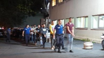 Fatih'te 8 kişilik minibüste 18 kaçak göçmen yakaladı