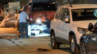 Küçükçekmece'de park halindeki araca silahlı saldırı